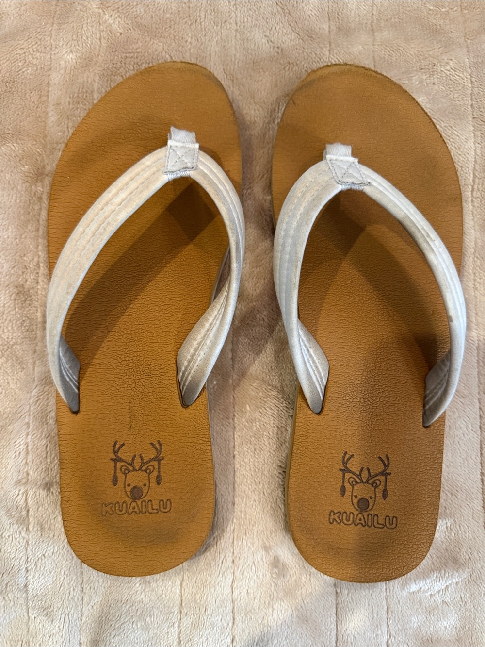 Kuailu Womens White Strap Brown Footbed Flip Flops